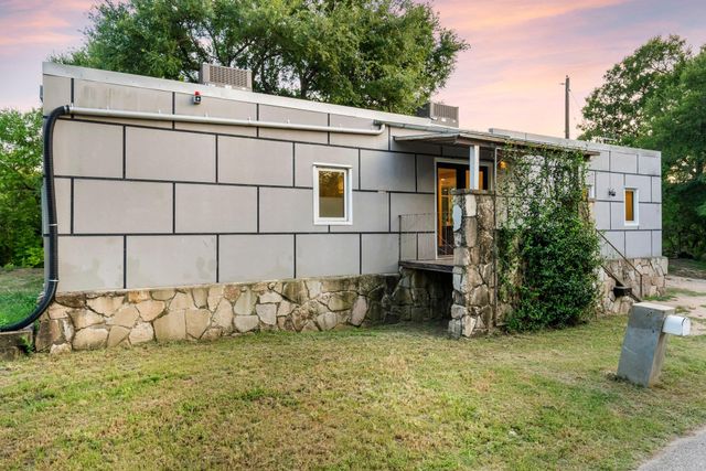 7689 Delwau LN, Austin, TX 78725
