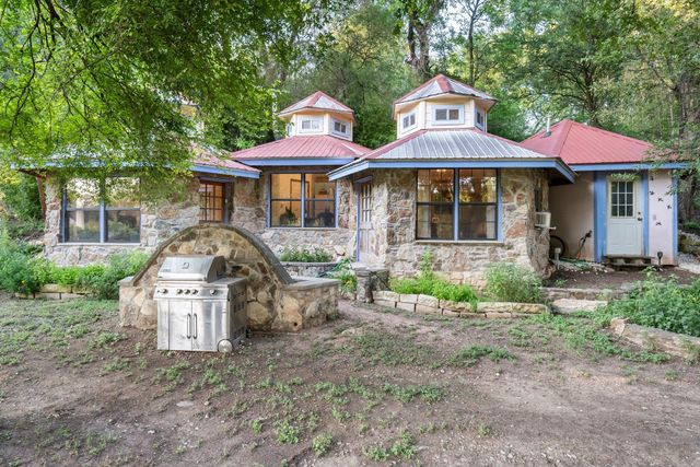7689 Delwau LN, Austin, TX 78725