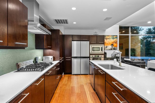 7689 Delwau LN, Austin, TX 78725