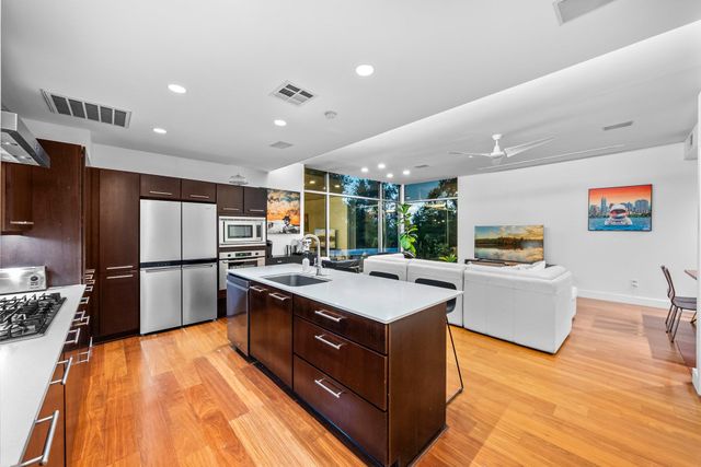 7689 Delwau LN, Austin, TX 78725