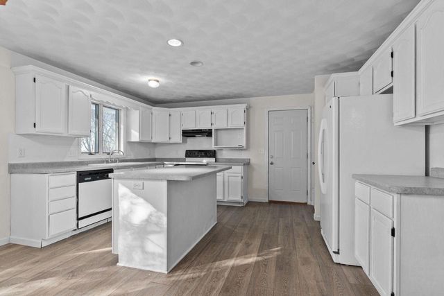 201 E MEADOW GROVE BOULEVARD, Appleton, WI 54915