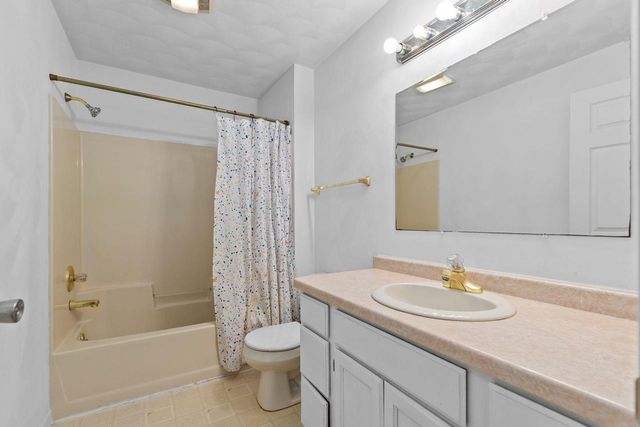 201 E MEADOW GROVE BOULEVARD, Appleton, WI 54915