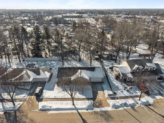 201 E MEADOW GROVE BOULEVARD, Appleton, WI 54915