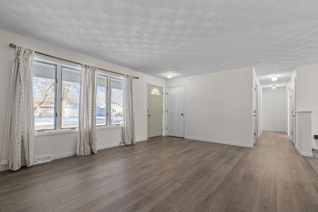 201 E MEADOW GROVE BOULEVARD, Appleton, WI 54915