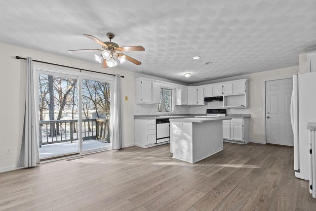 201 E MEADOW GROVE BOULEVARD, Appleton, WI 54915