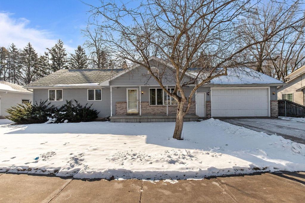 201 E MEADOW GROVE BOULEVARD, Appleton, WI 54915