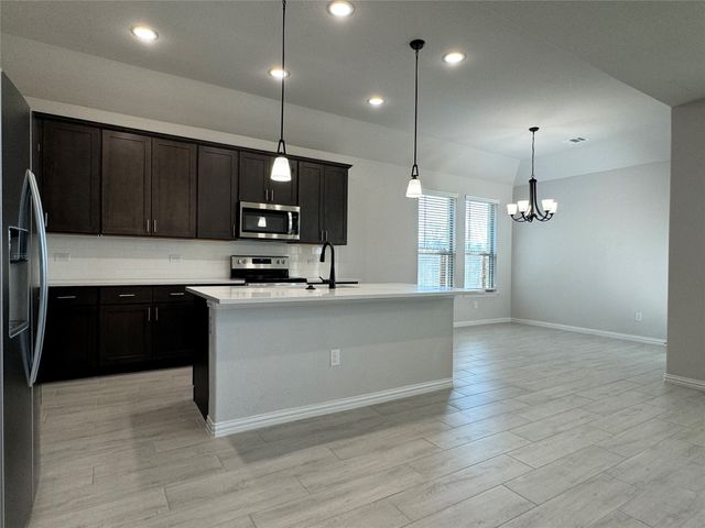 115 Bowling Green Avenue, Red Oak, TX 75154