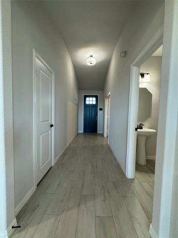 115 Bowling Green Avenue, Red Oak, TX 75154