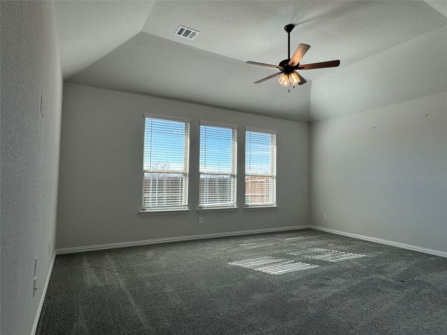 115 Bowling Green Avenue, Red Oak, TX 75154