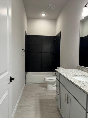 115 Bowling Green Avenue, Red Oak, TX 75154