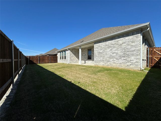 115 Bowling Green Avenue, Red Oak, TX 75154