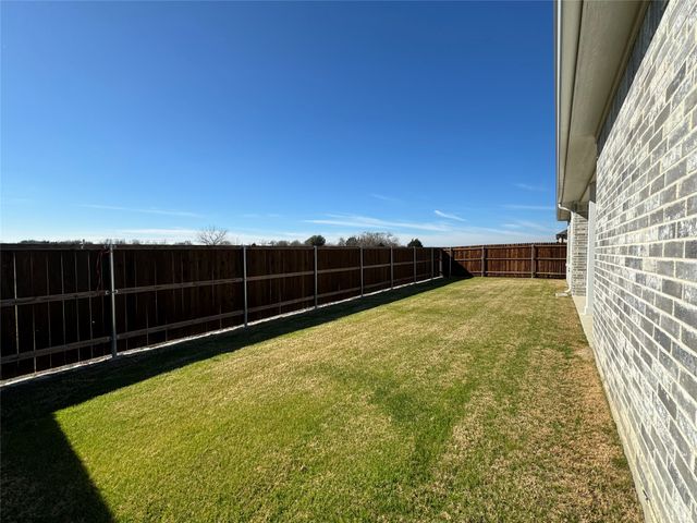 115 Bowling Green Avenue, Red Oak, TX 75154