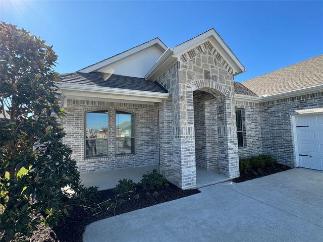 115 Bowling Green Avenue, Red Oak, TX 75154