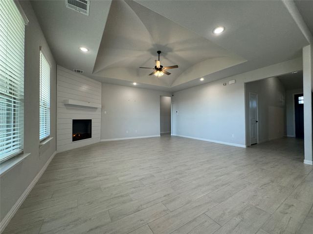 115 Bowling Green Avenue, Red Oak, TX 75154