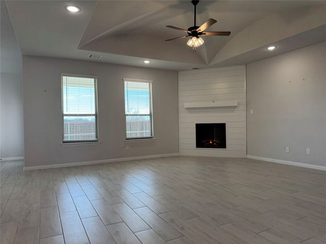 115 Bowling Green Avenue, Red Oak, TX 75154