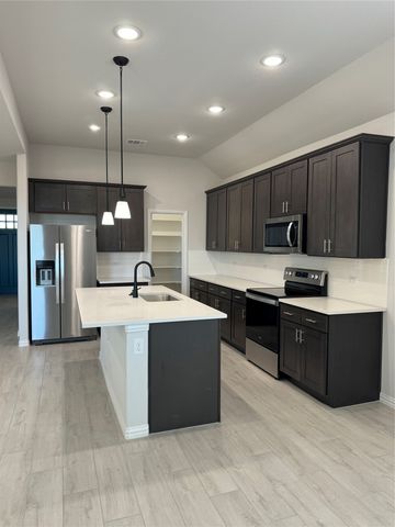 115 Bowling Green Avenue, Red Oak, TX 75154