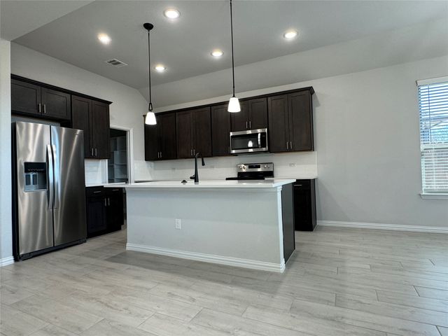 115 Bowling Green Avenue, Red Oak, TX 75154