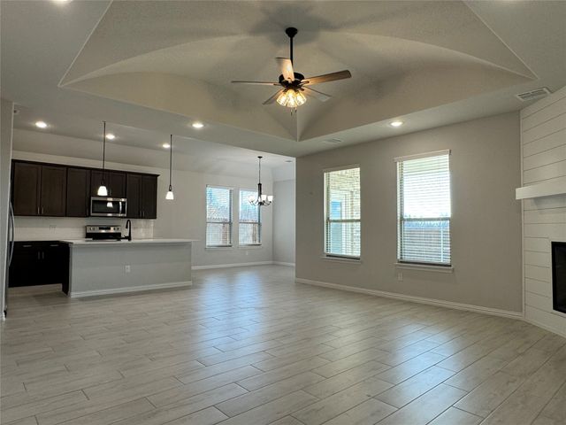 115 Bowling Green Avenue, Red Oak, TX 75154