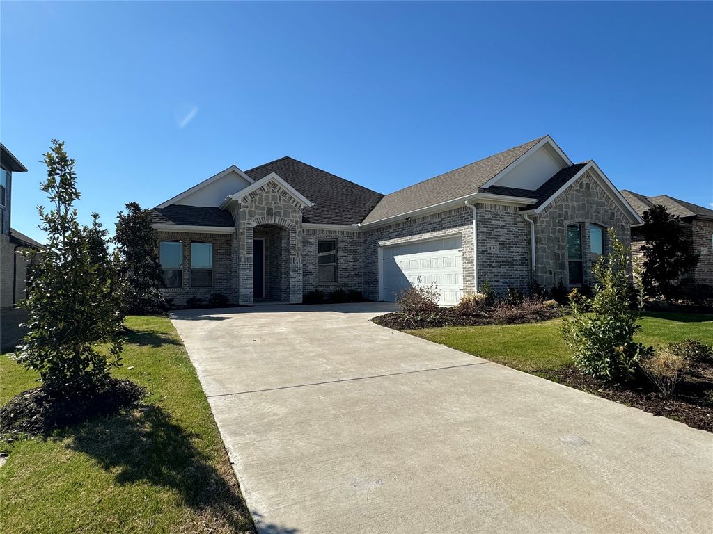 115 Bowling Green Avenue, Red Oak, TX 75154