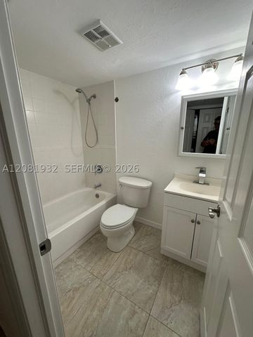 12642 Kenwood B, Fort Myers, FL 33907