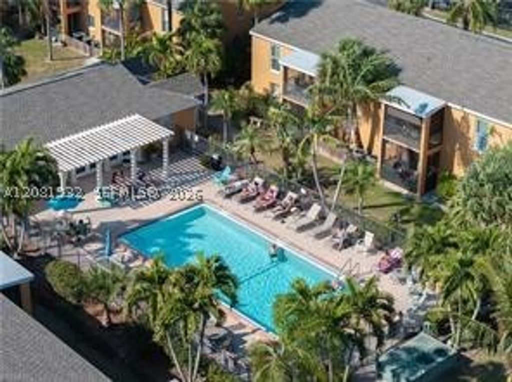12642 Kenwood B, Fort Myers, FL 33907