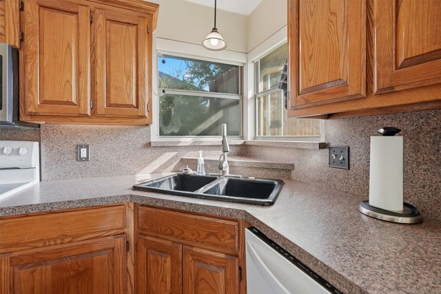 708 Hillcrest Drive, Cleburne, TX 76033