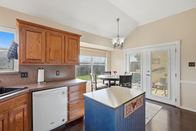 708 Hillcrest Drive, Cleburne, TX 76033