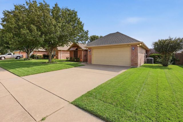 708 Hillcrest Drive, Cleburne, TX 76033