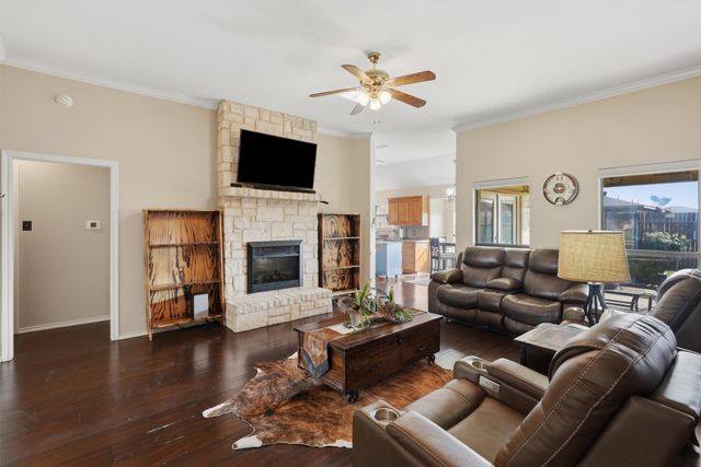708 Hillcrest Drive, Cleburne, TX 76033