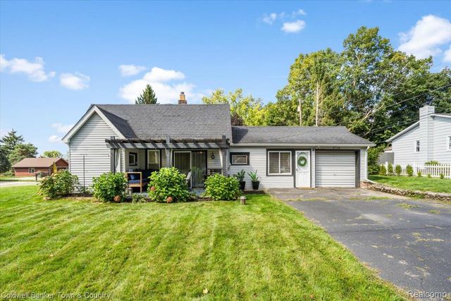 2710 Lakeridge, Wixom, MI 48393