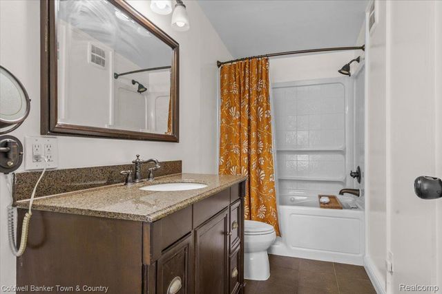 2710 Lakeridge, Wixom, MI 48393