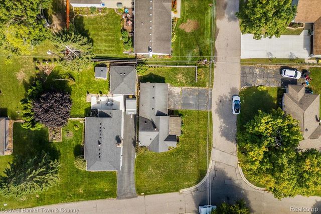 2710 Lakeridge, Wixom, MI 48393