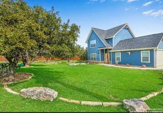 1009 EAGLE FLIGHT DR, Canyon Lake, TX 78133