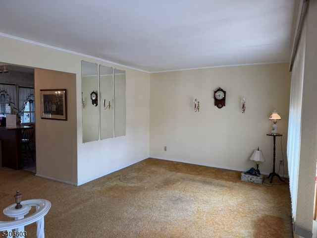 1502 Sunnyfield Dr, Linden City, NJ 07036