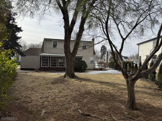 1502 Sunnyfield Dr, Linden City, NJ 07036