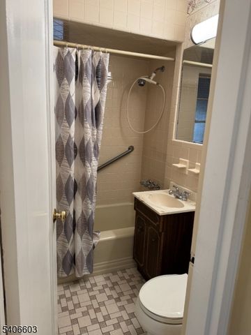 1502 Sunnyfield Dr, Linden City, NJ 07036