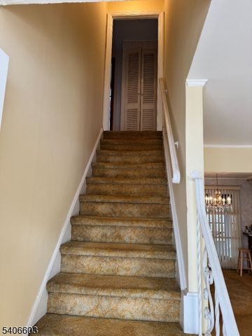 1502 Sunnyfield Dr, Linden City, NJ 07036