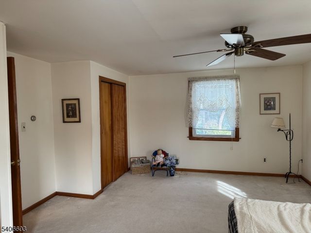 1502 Sunnyfield Dr, Linden City, NJ 07036