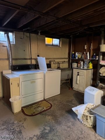 1502 Sunnyfield Dr, Linden City, NJ 07036