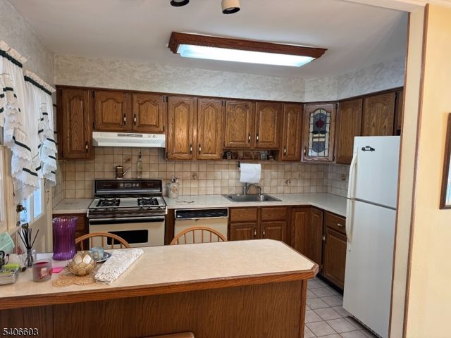 1502 Sunnyfield Dr, Linden City, NJ 07036