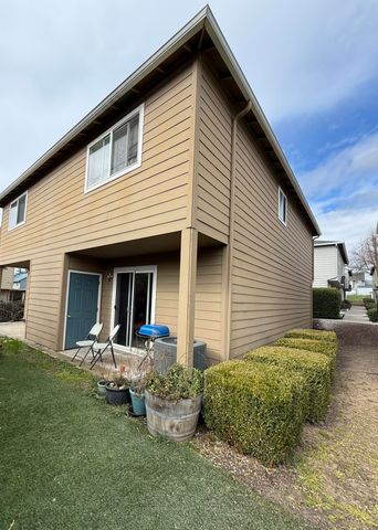 2030 Brookhurst Street 20, Medford, OR 97504