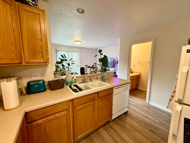 2030 Brookhurst Street 20, Medford, OR 97504