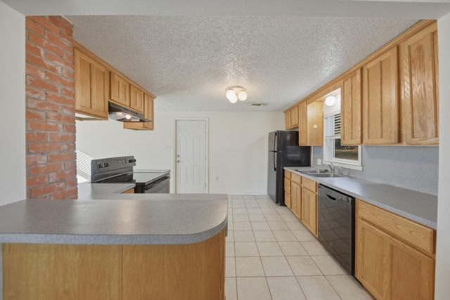 2511 S Market Street, Brenham, TX 77833