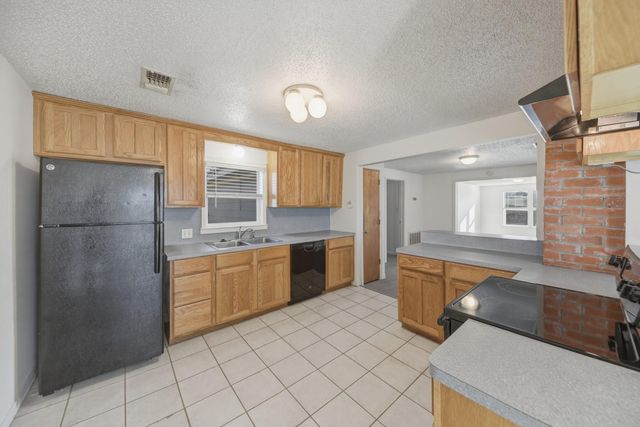 2511 S Market Street, Brenham, TX 77833