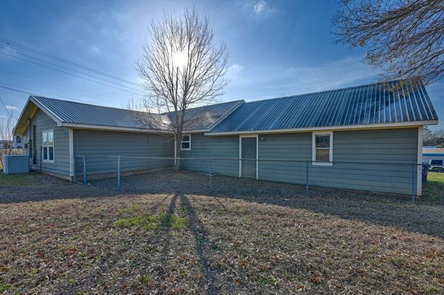 2511 S Market Street, Brenham, TX 77833