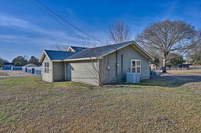 2511 S Market Street, Brenham, TX 77833