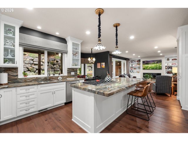 7717 Nw BLUE POINTE Ln, Portland, OR 97229