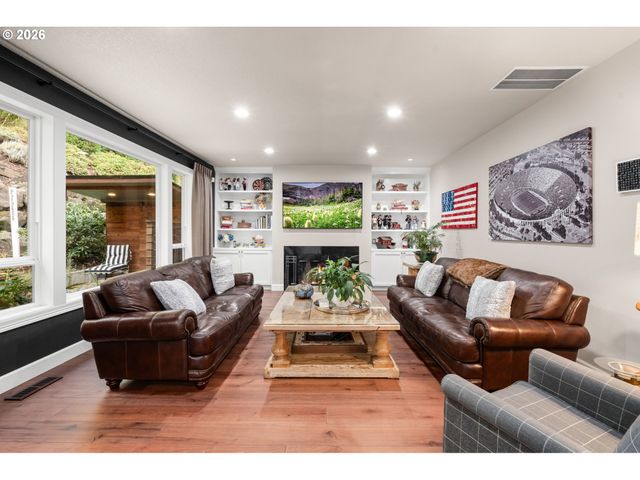 7717 Nw BLUE POINTE Ln, Portland, OR 97229