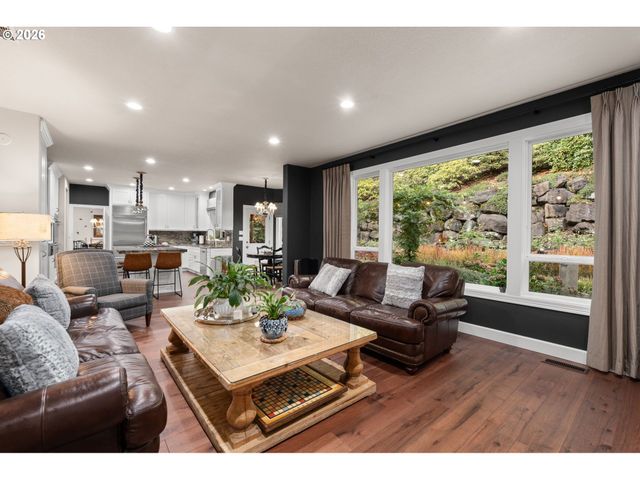 7717 Nw BLUE POINTE Ln, Portland, OR 97229