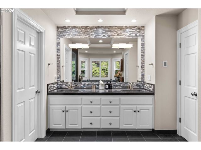 7717 Nw BLUE POINTE Ln, Portland, OR 97229